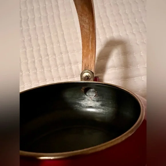 ?? Possibly Vintage Deep Red Teapot with Wooden Handle-share what you know :) - Picture 7 of 8